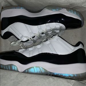 Air Jordan 11 Retro Low Emerald Rise